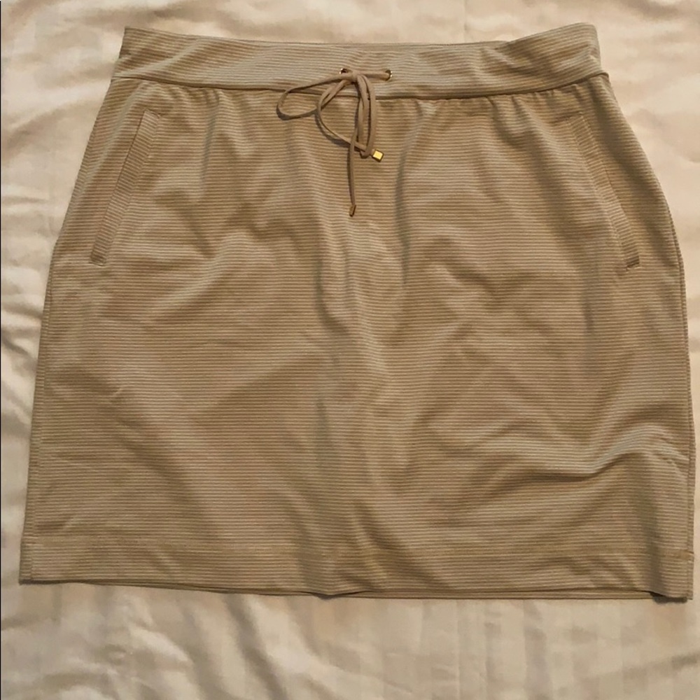 Chico’s Zenergy skort size 2 NWOT